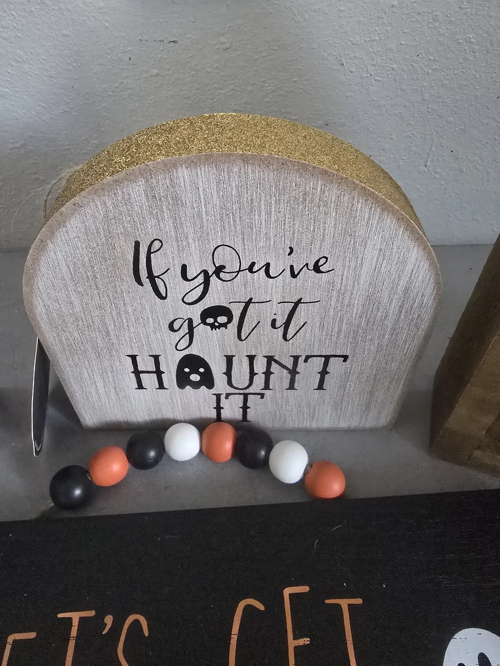 10 Piece Halloween Bundle. Signs, Lights And Towels.